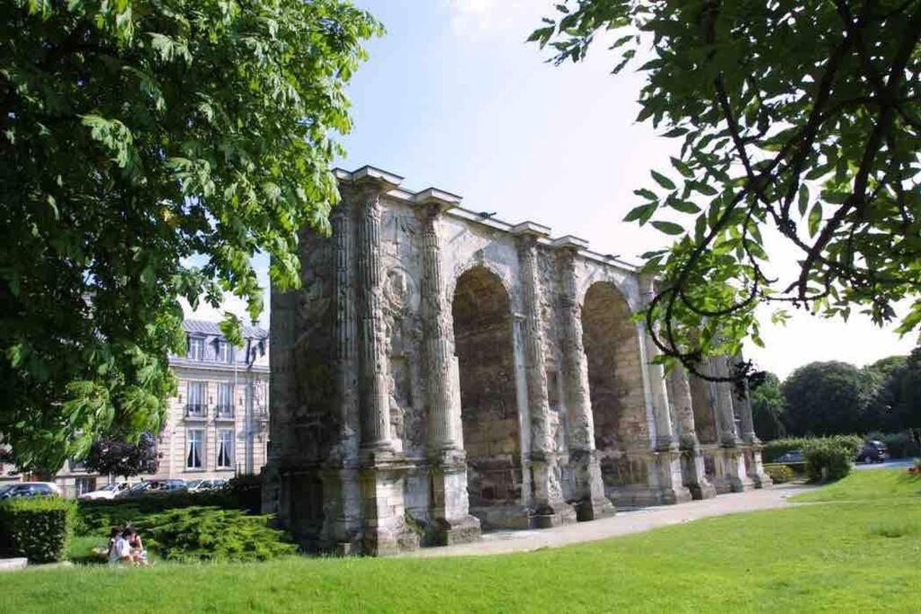 Apppartement Des Sacres De Reims Apartamento Exterior foto