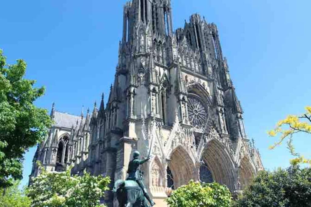 Apppartement Des Sacres De Reims Apartamento Exterior foto